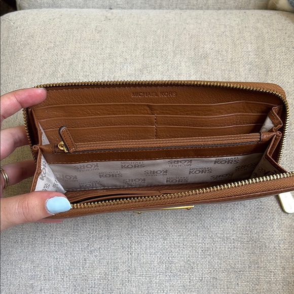 Michael Kors Tan Leather Wallet with Gold Accents - Picture 4 of 5